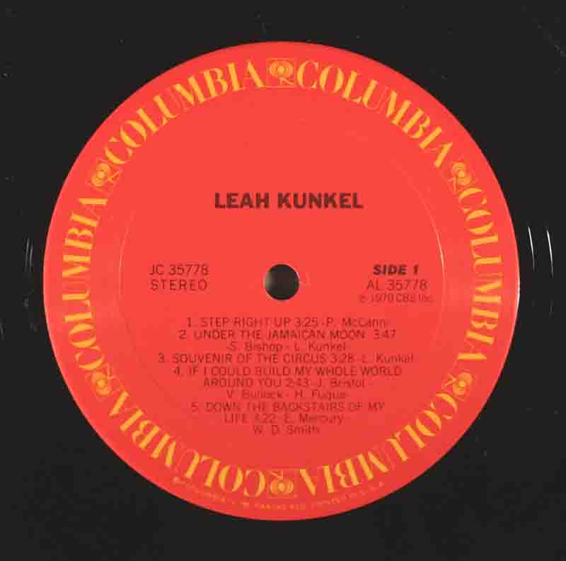 Leah KunkelのA面のレーベル
